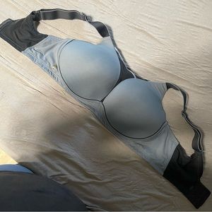 EUC Gray and Black Sport Bra Medium Impact Lane Bryant Livi Active 40DDD 40F